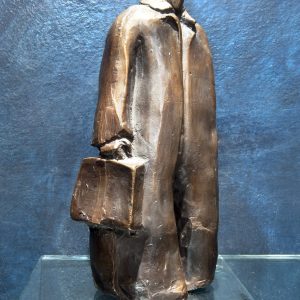 NICOLO' RENDA uomo con la valigia